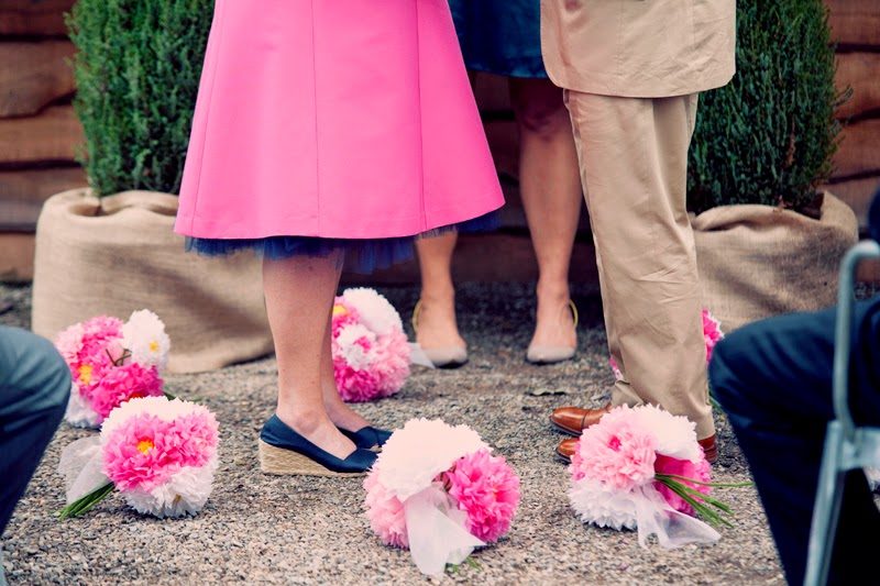 Kelly + Rich, With Hands Held Tightly 19 KellyampRichCircleofLovePapreflowers.TerrainatStyers.AlisaTonggCelebrant.JoyeusePhotography
