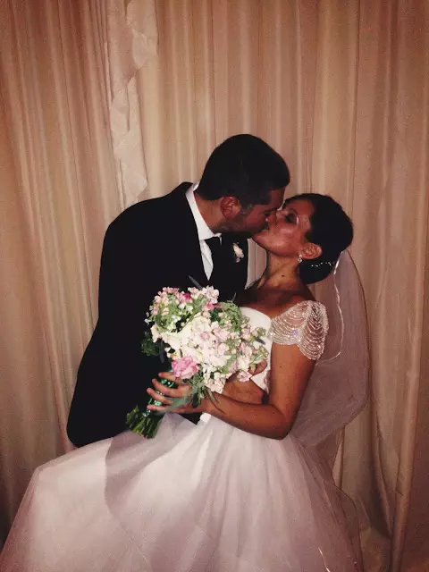 Carly + Branden, Family Ties 29 Carly2Band2BBranden2Bkissing2Bphoto2Bby2BAlisa2BTongg