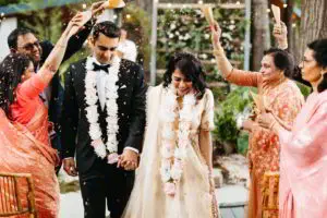 Elope 17 microwedding cermeony garland madeline isabella photography